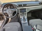 Volkswagen Passat 2.0 TDI Comfortline DSG - 8