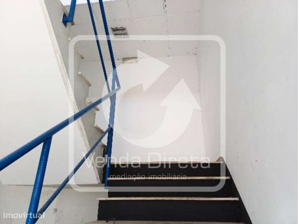 Armazém com 555 m² | 2 Pisos | Excelente Localização em Alverca do ...-16