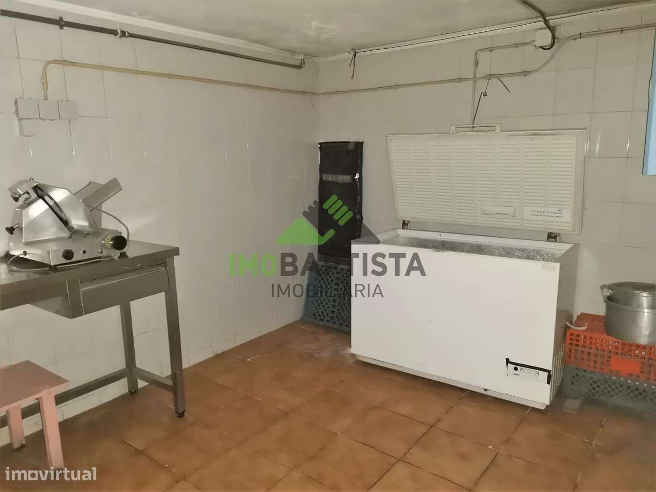 Loja com 168 m2 em Fiães-12