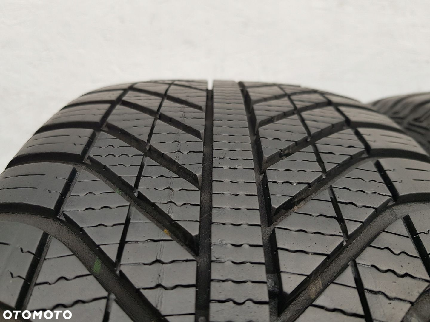 Opony całoroczne Goodyear Vector 4Seasons 205/55R16 94 V - 2