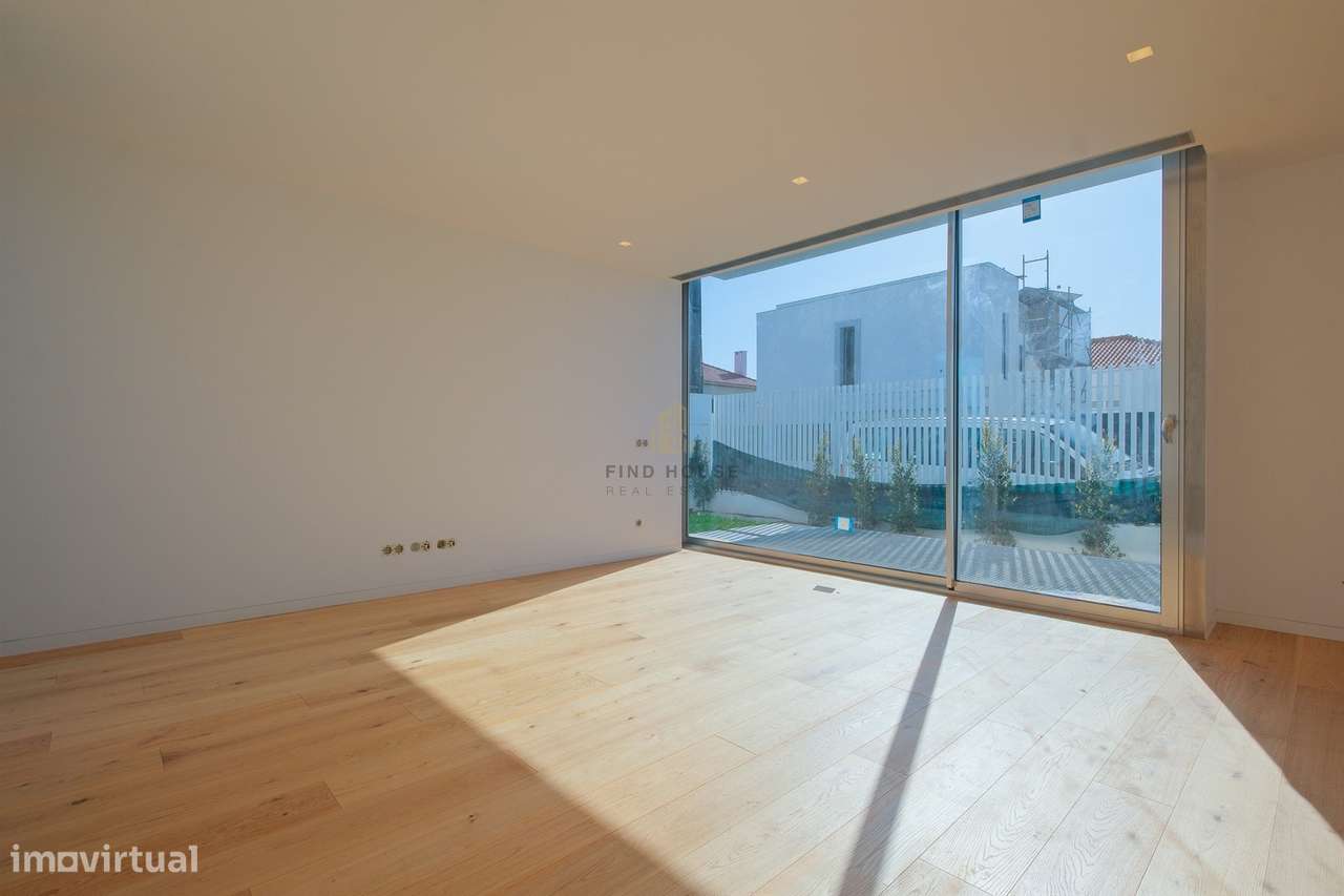 Moradia Isolada T4 com jardim e Garagem Box em Tires, São Domingos de-6