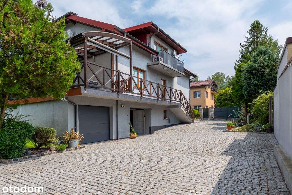 Duży ogród|10 pokoi |2 garaże |Do wejścia