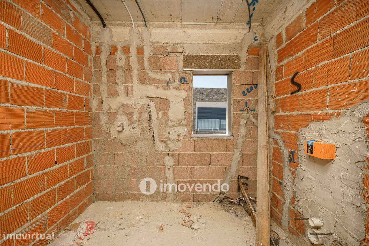 Moradia geminada T3+1 em fase de construção, em Pinhal de Frades-25