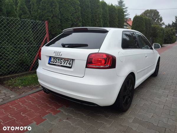 Audi A3 2.0 TDI DPF S line Sportpaket - 2