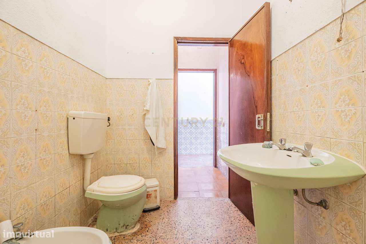 Moradia T3 com Quintal Amplo, Garagem e Anexo – Zona Tranquila da Moit-13