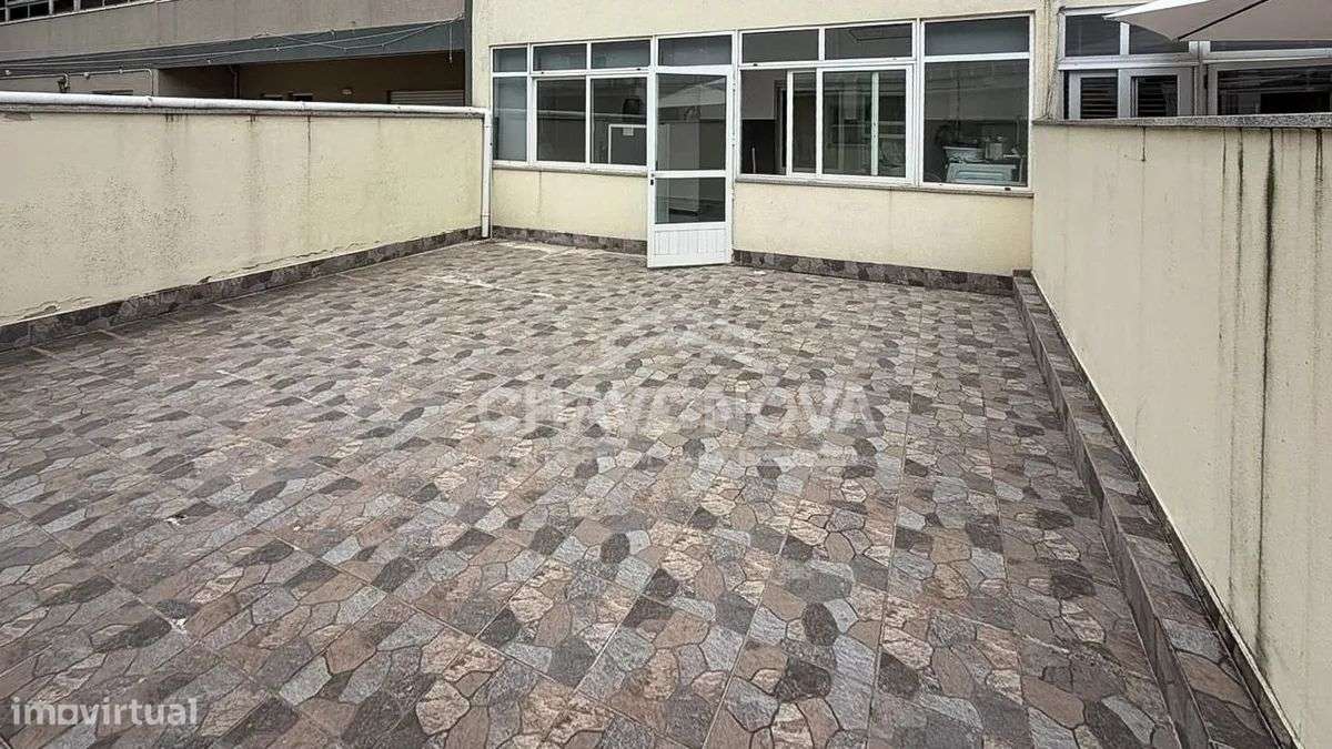 T2+1 c/ Garagem + arrumos +Terraço-22