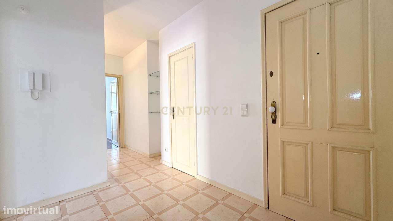 Excelente T1 com Terraço de 68 m² e Lugar de Garagem-15