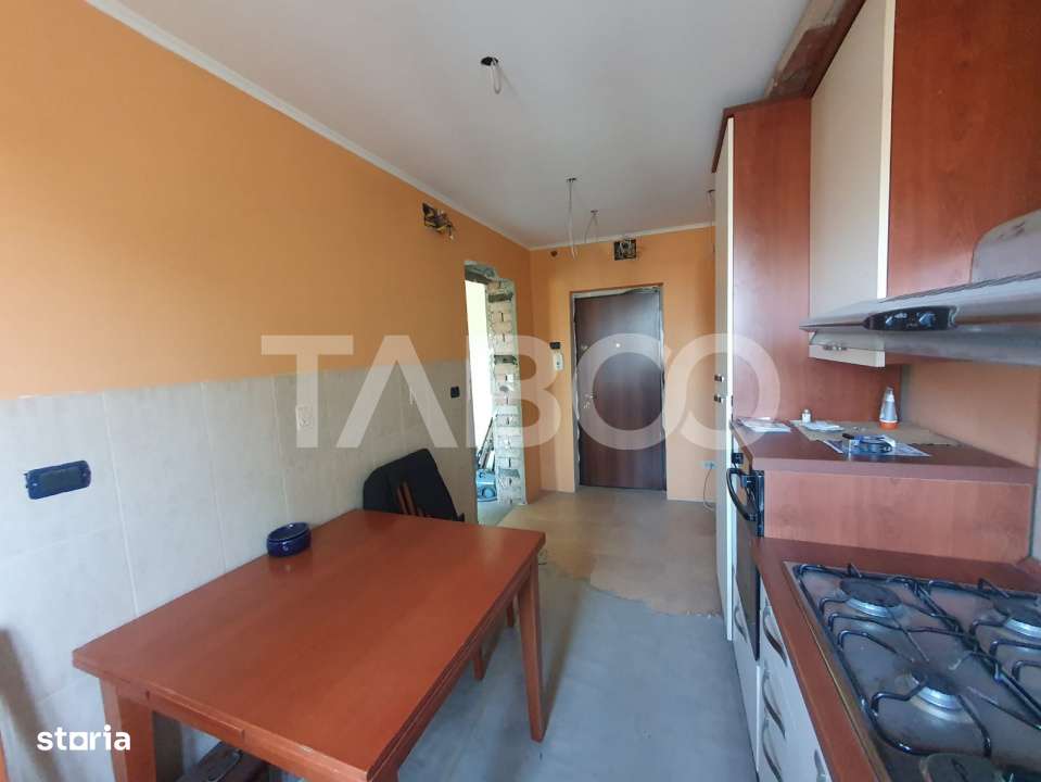 Apartament semidecomandat 2 camere etaj 2 zona 13 Decembrie - Imagine principală: 2/5