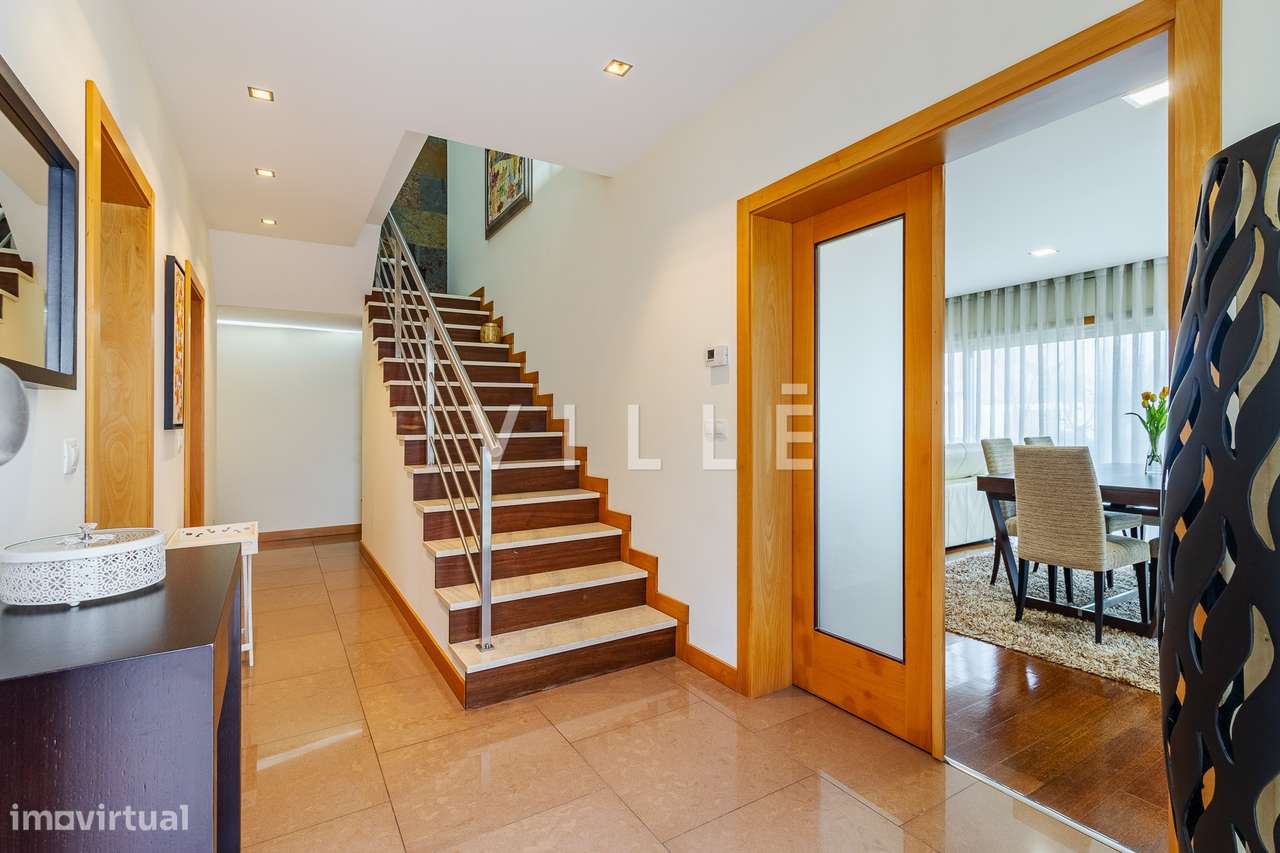 Moradia T4 com piscina aquecida e garagem dupla-10