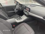 BMW Seria 3 320d xDrive mHEV - 12