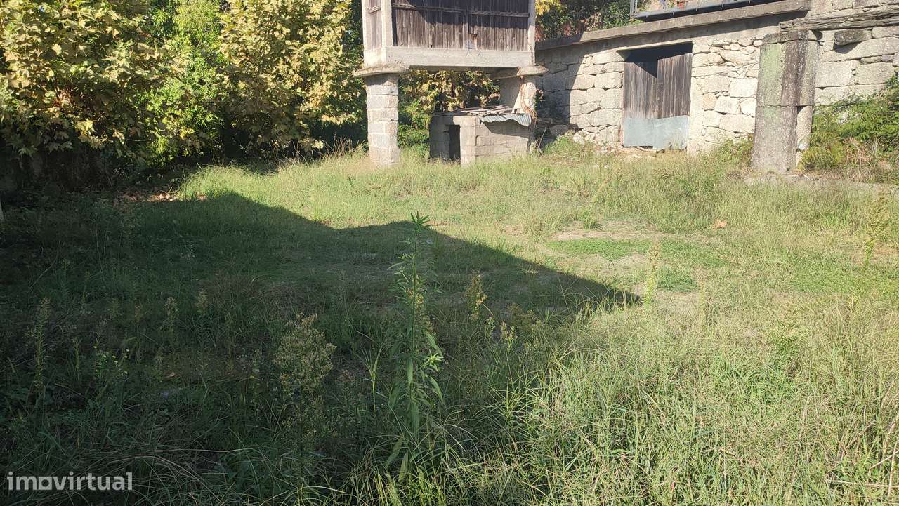 Moradias para restauro em Bouro Santa Maria, Amares-13