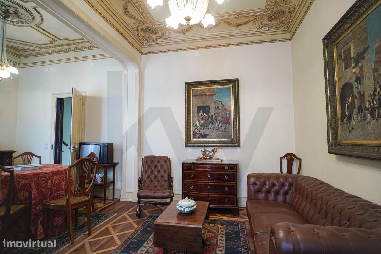 Palacete único dos anos 30 do séc. XX ergue-se no coração de Alcanena-42