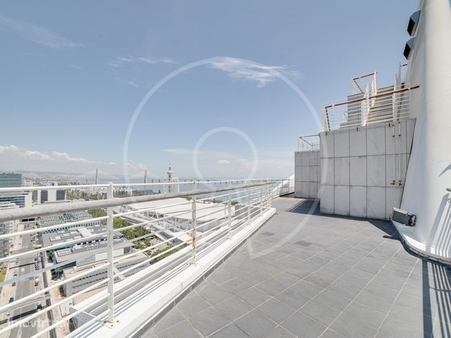 Penthouse na Torre de S. Rafael com terraços e vista soberba-4