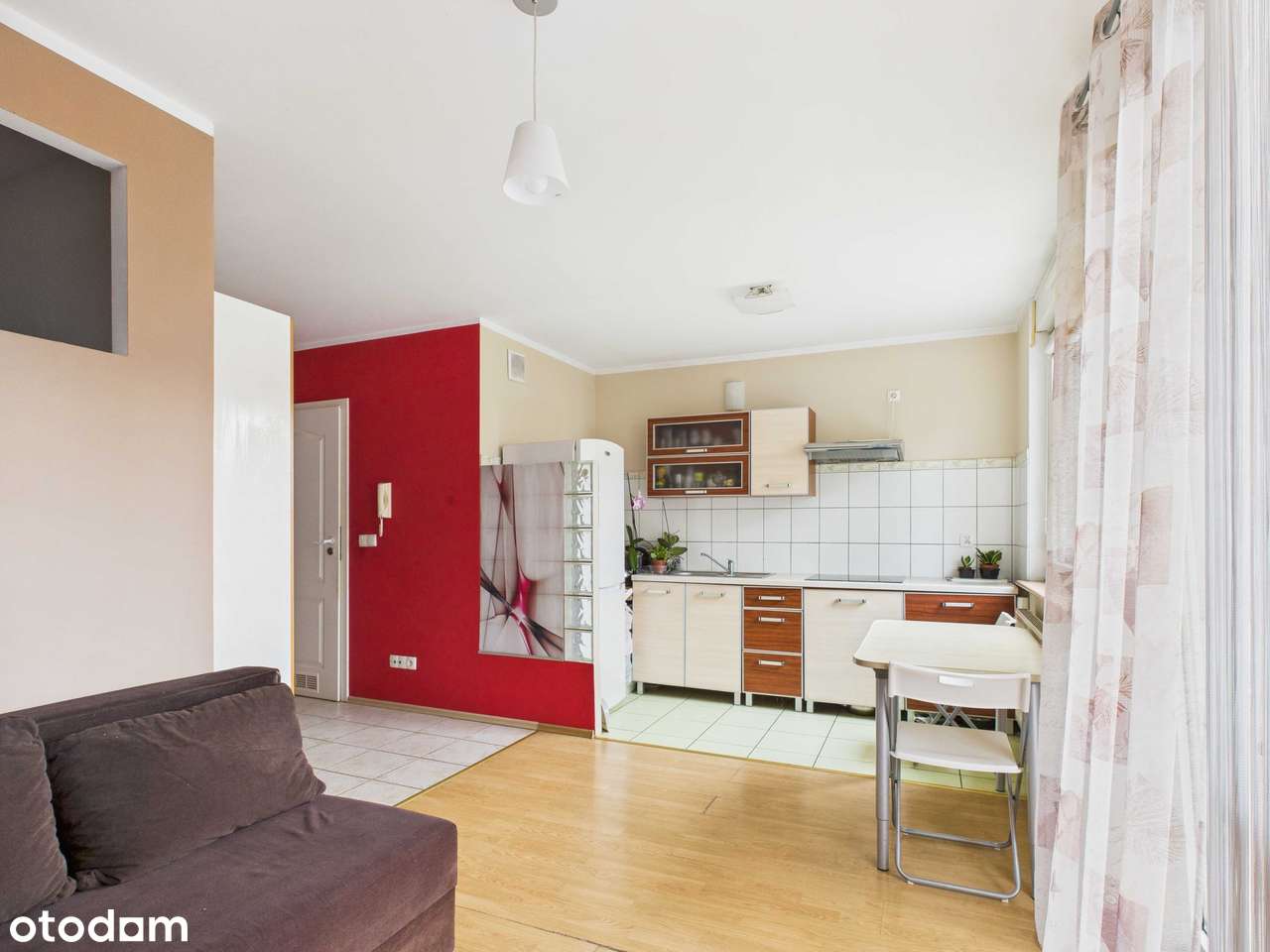 Ustawna kawalerka z sypialnią i balkonem, słoneczne i ciepłe-1