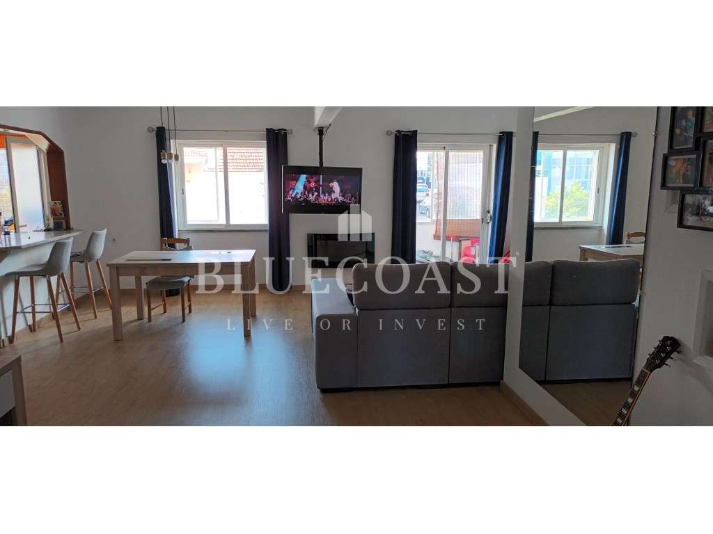 Apartamento de 4 Assoalhadas com Áreas Amplas e Luminosidade Única - Grande imagem: 4/38