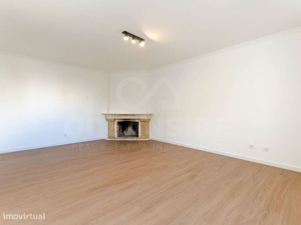 Apartamento T2 totalmente remodelado, com lareira e arrecadação-5