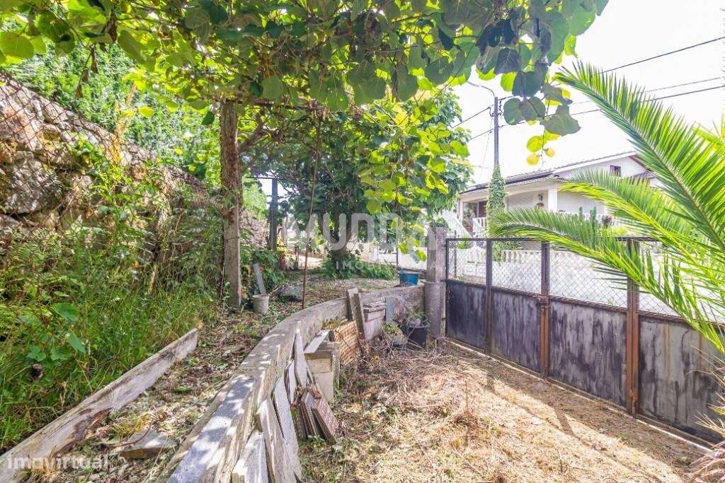 Moradia BI-FAMILIAR com amplas varandas-35