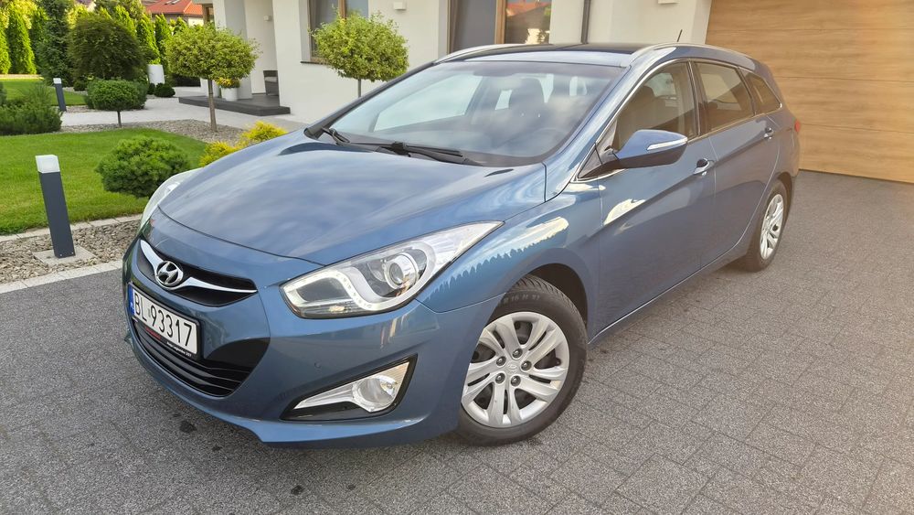 Hyundai i40 Kombi blue 1.6 Family+ 2012