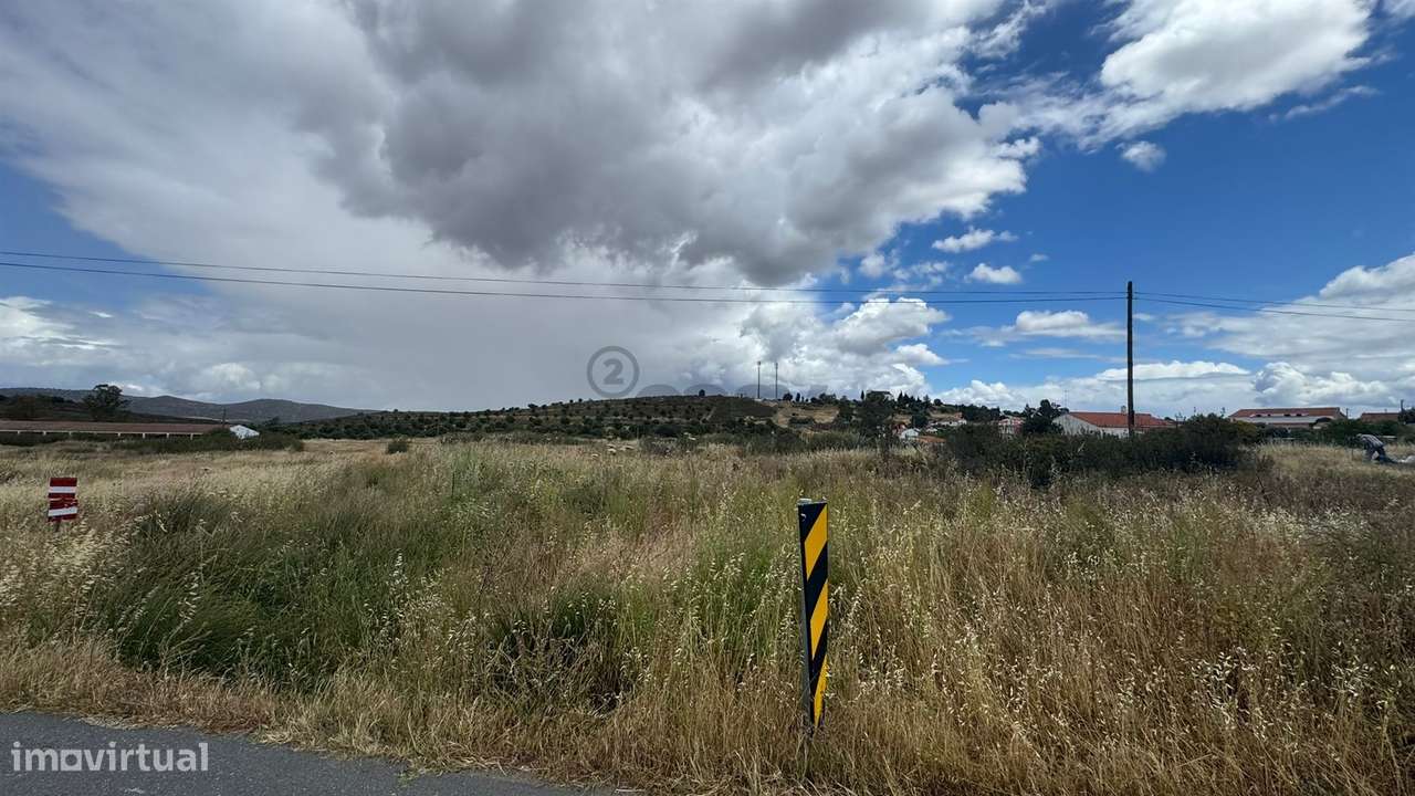 Terreno Urbano para Construção com 1685m2 , São João dos Caldeireiros,-9