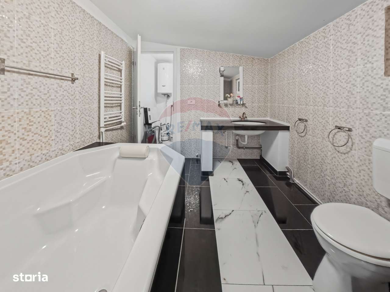 Casa cu teren de vanzare in Lespezi-11