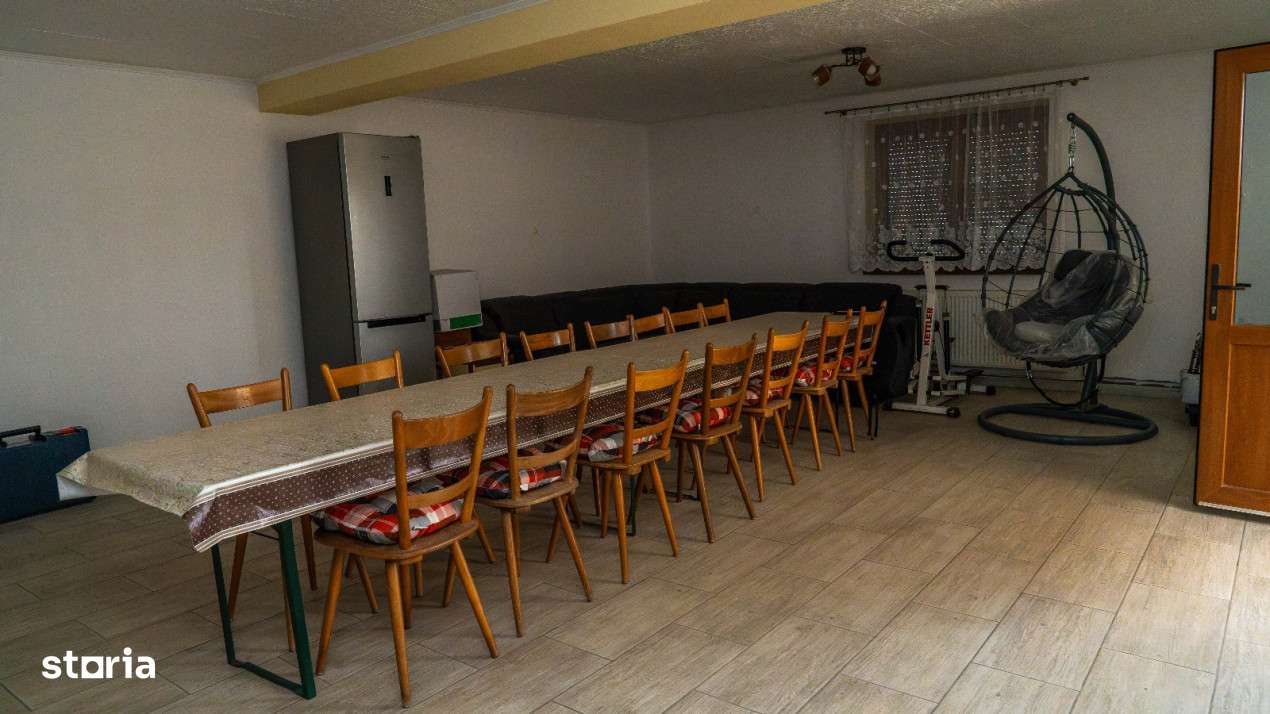 Casa cu 6 camere suprafata 220mp si teren 1700mp spre vanzare in Rosia - Imagine principală: 3/19