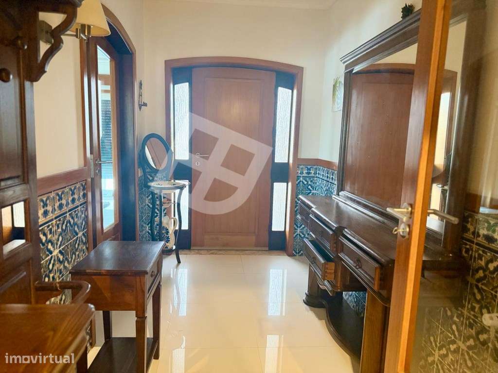 Moradia T4 Isolada c/ Jardim - Patela - S. Bernardo-12