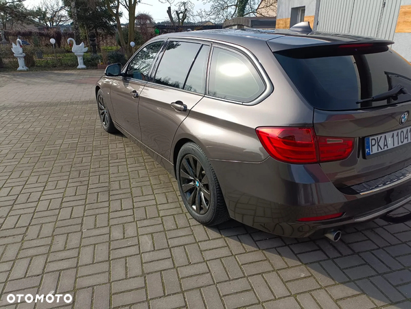 BMW Seria 3 318d DPF Touring Edition Lifestyle - 22