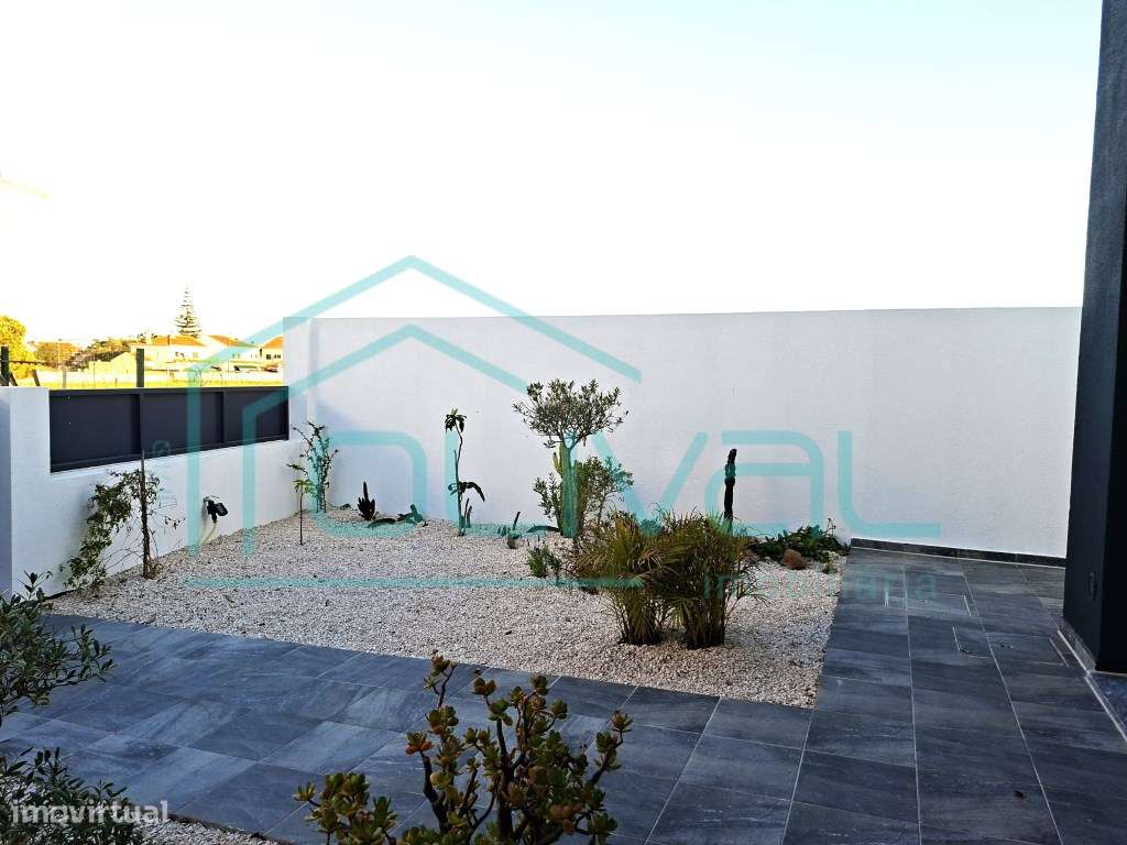 Moradia T3+1 Moderna com Piscina Privada - Conforto, Elegância e Fu...-39