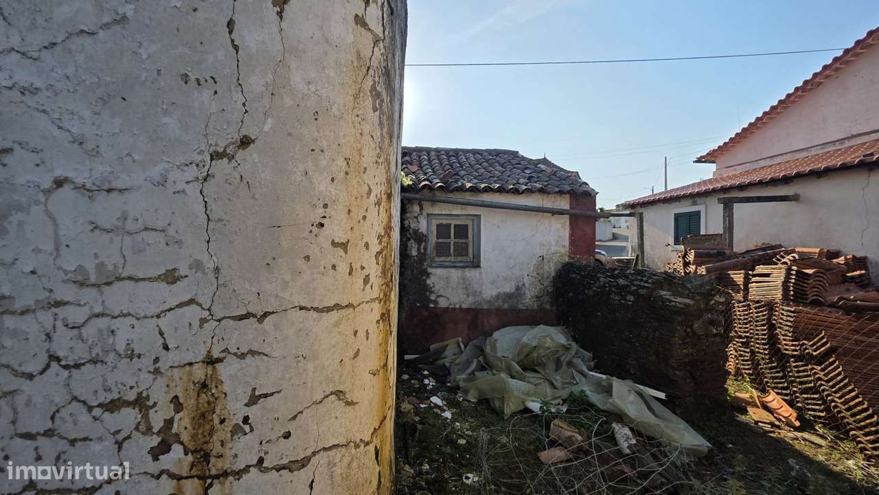Moradia para restaurar, com terreno, perto de Ferreira do Zêzere-42