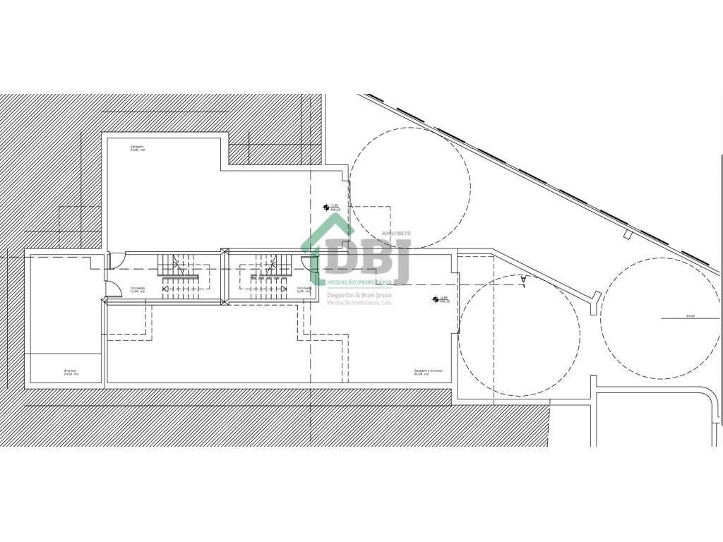 Moradias Bifamiliar com Piscina!-12