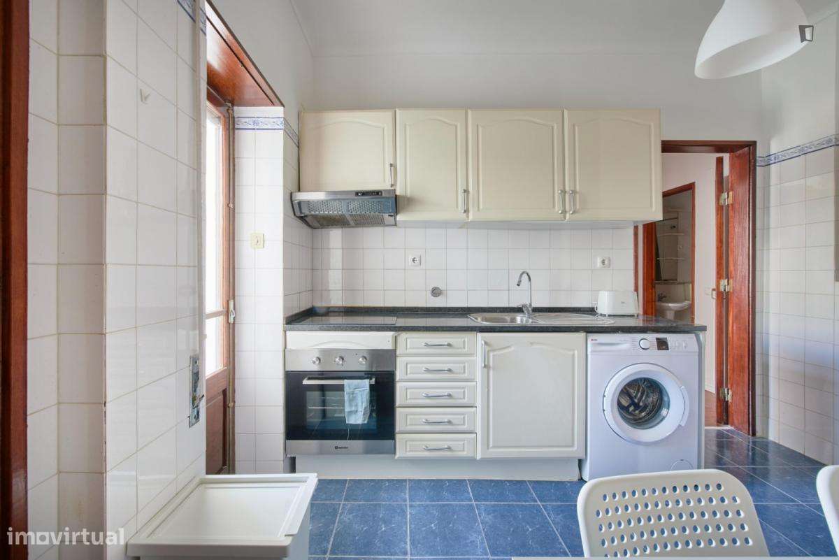 Quarto - localizado em Almada Lisbon - Grande imagem: 2/60