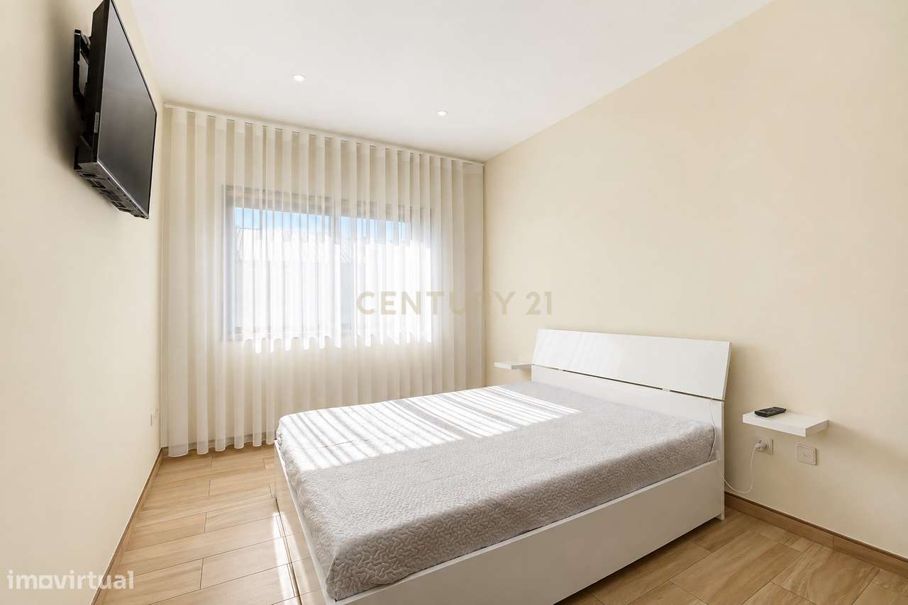 Apartamento T2 em Vila Nova de Gaia com Garagem e Elevador-5