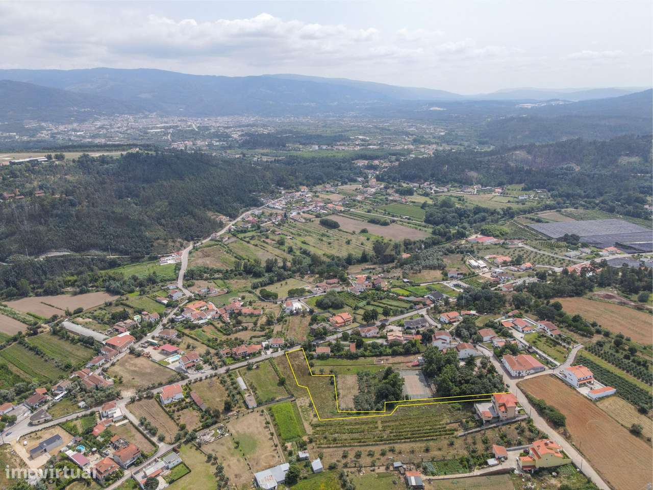 Terreno urbano plano com área total de 4.404m2  numa localização boa a - Grande imagem: 4/9