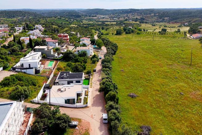 Moradia Térrea Moderna com Acabamentos de Luxo em Monte Canelas – Port-41