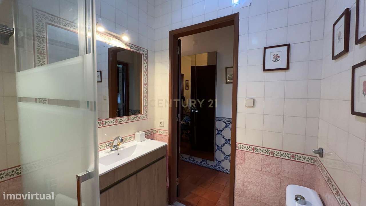 Apartamento T4 à Venda em Benfica – 9.º Andar com Vista Desafogada | E-23