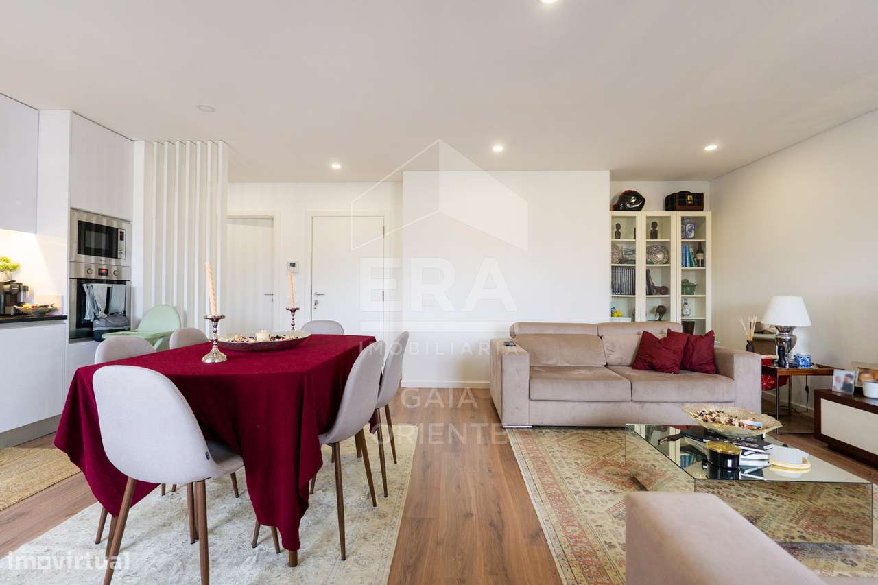 Apartamento T2 moderno com garagem em Grijó-12