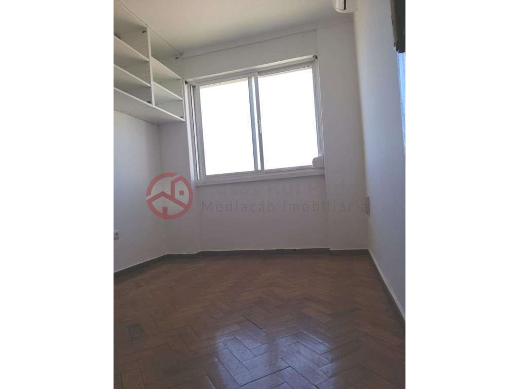 Apartamento T2 dúplex com vista rio, no Beato em Lisboa-17