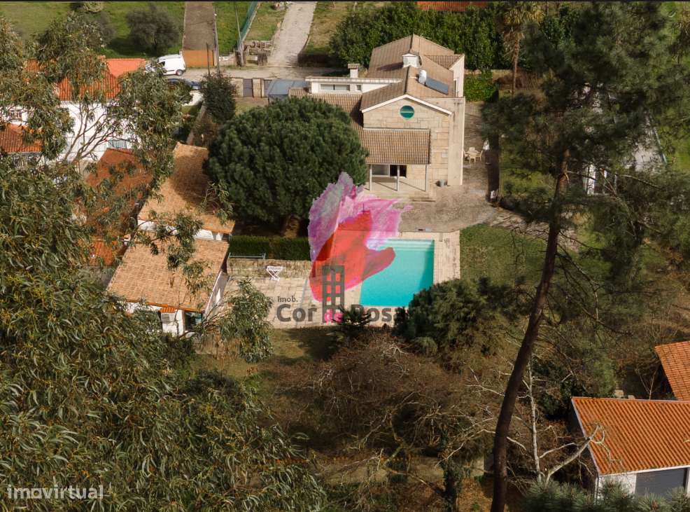 Casa Independente T4 + 2 com Piscina em Localização Privilegiada-21