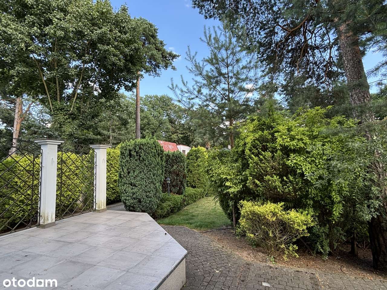 Elegancki dom z garażem na 3 samochody  i ogrodem, cicha okolica-16