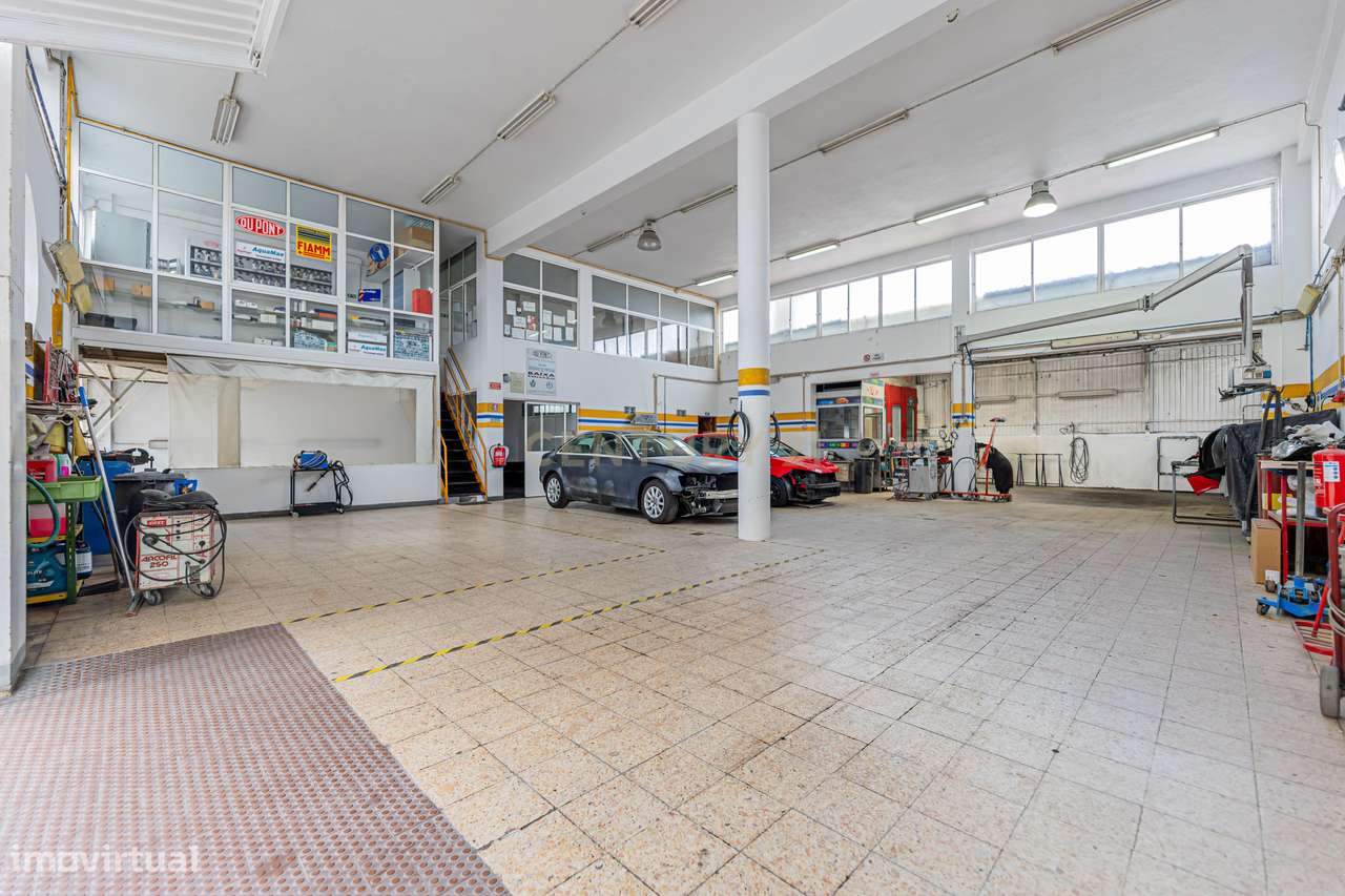 Trespasse Armazém Amplo com Oficina Totalmente Funcional Amadora-6