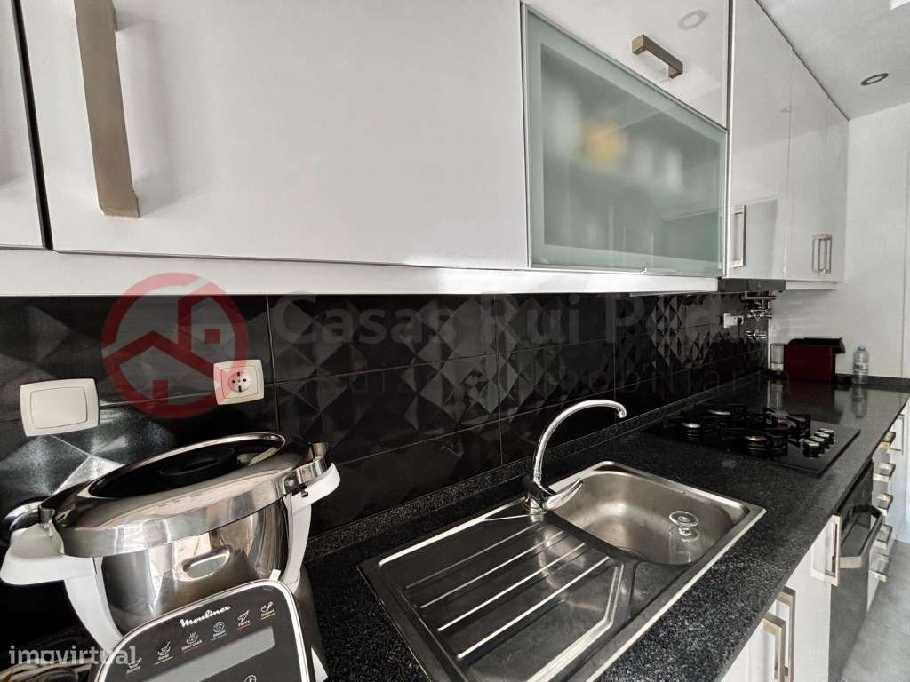 Apartamento T2 com arrecadação em Santa Marta do Pinhal, Corroios-7