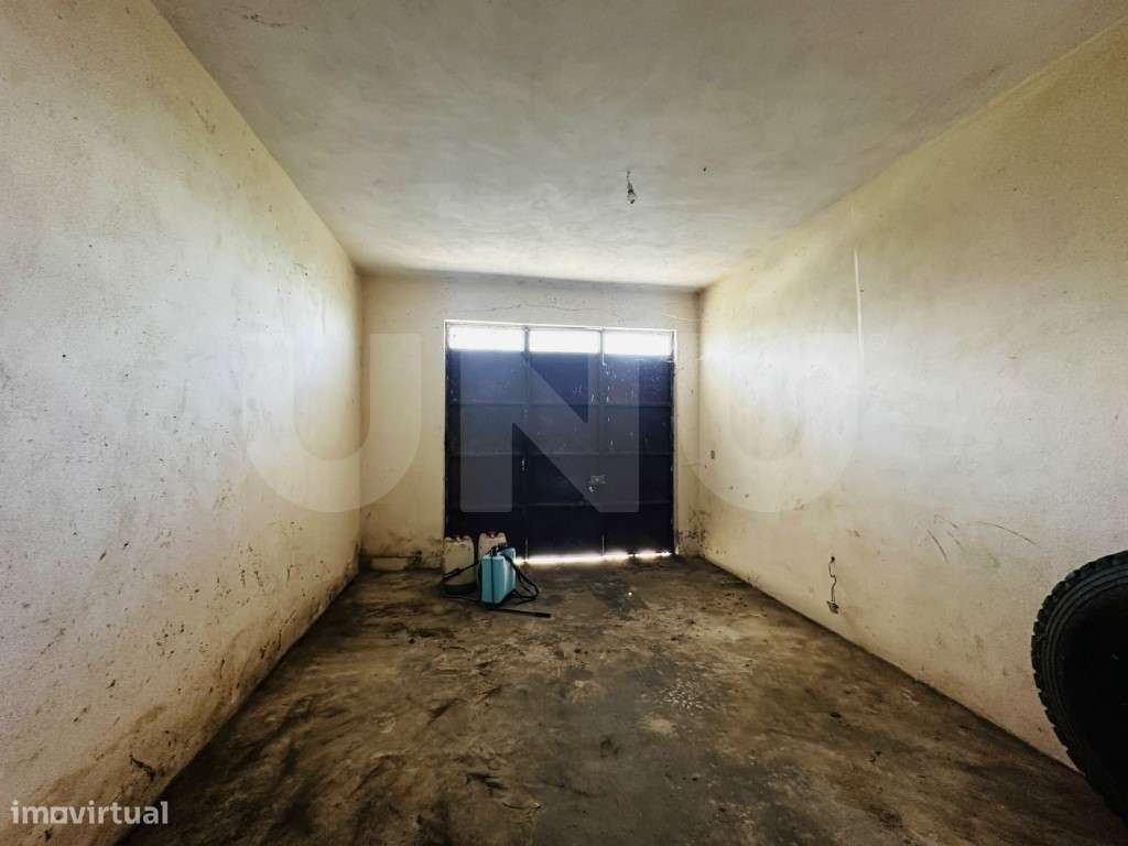 Moradia Espaçosa com Terreno e Potencial de Investimento - Atalaia,...-34