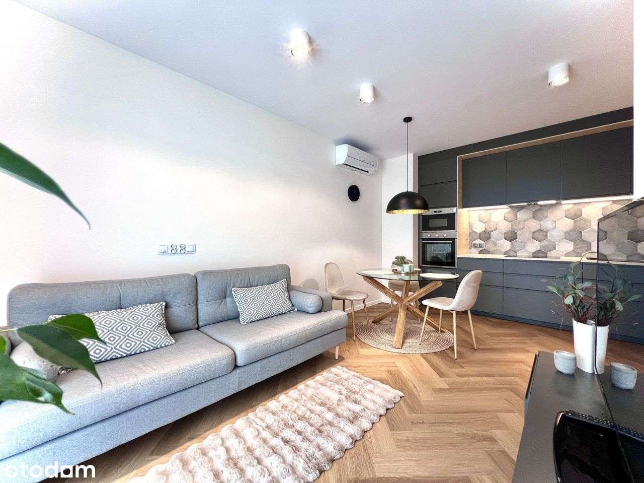 Apartament 3 pok. z balkonem, klimatyzacją i garażem – Cieszyńska-1