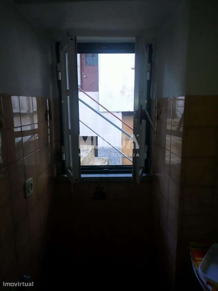 Duas moradias e uma garagem para venda em Gouveia-11