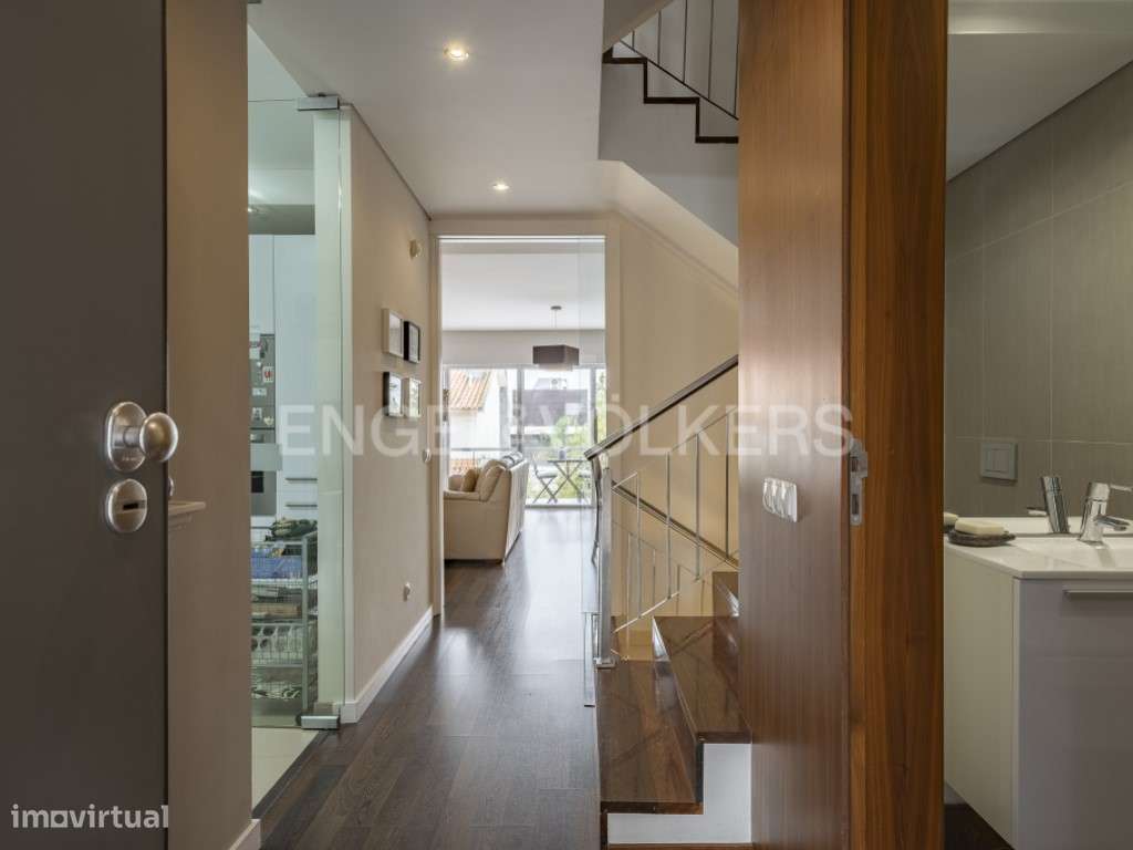 Moradia T3+1 na Quinta de Santa Teresa com Terraço e Vista Mar - Grande imagem: 4/31