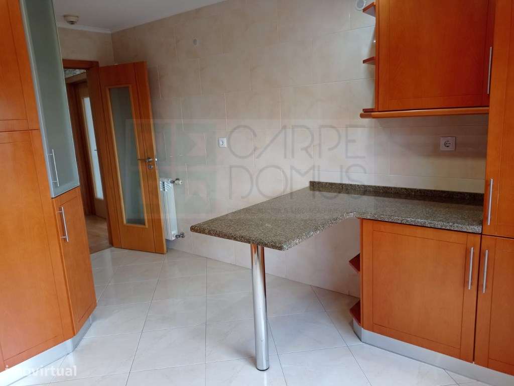 Apartamento T3 - remodelado, com estacionamentos, nas Colinas do Cr... - Grande imagem: 4/36