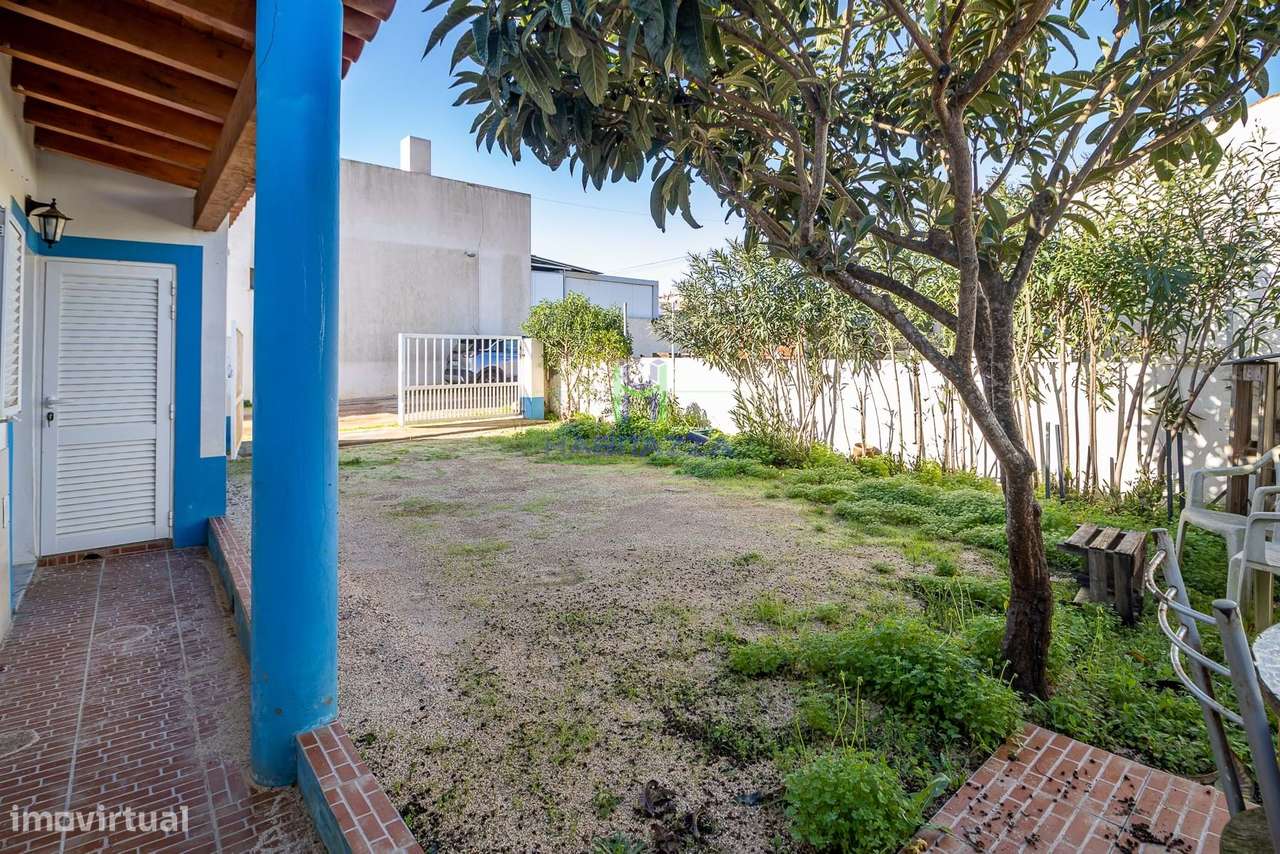 Moradia T1 com Jardim e Logradouro, em Budens, para Venda-9