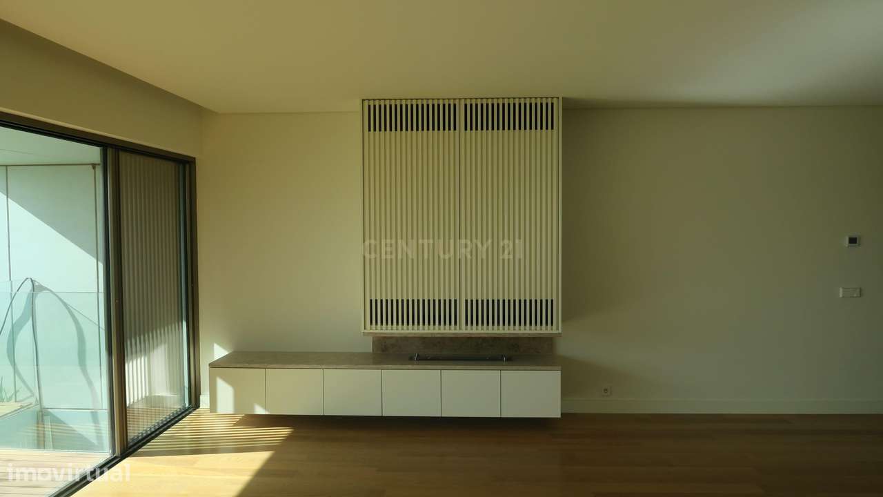 Moradia nova com 4 quartos e jardim.-17