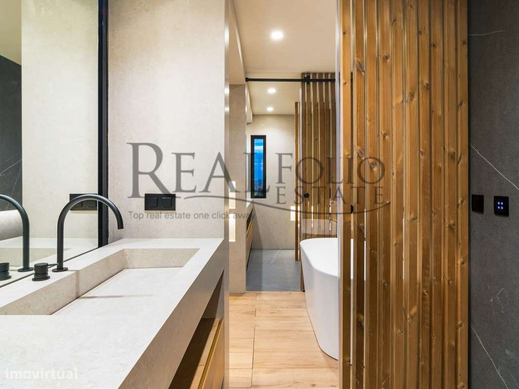 Moradia T5 com acabamentos de luxo e vista panorâmicas sobre a Baia...-35
