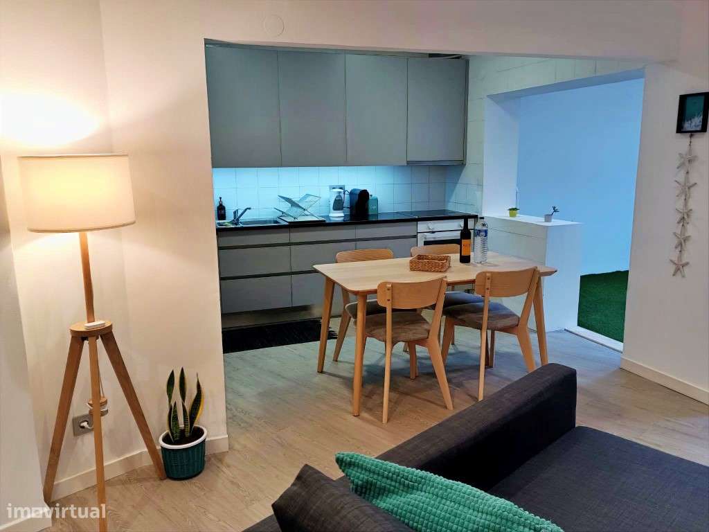 Andar Moradia T2 em Frente à Praia de Angeiras-5